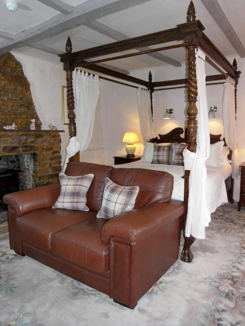 The George At Nunney Hotell Exteriör bild