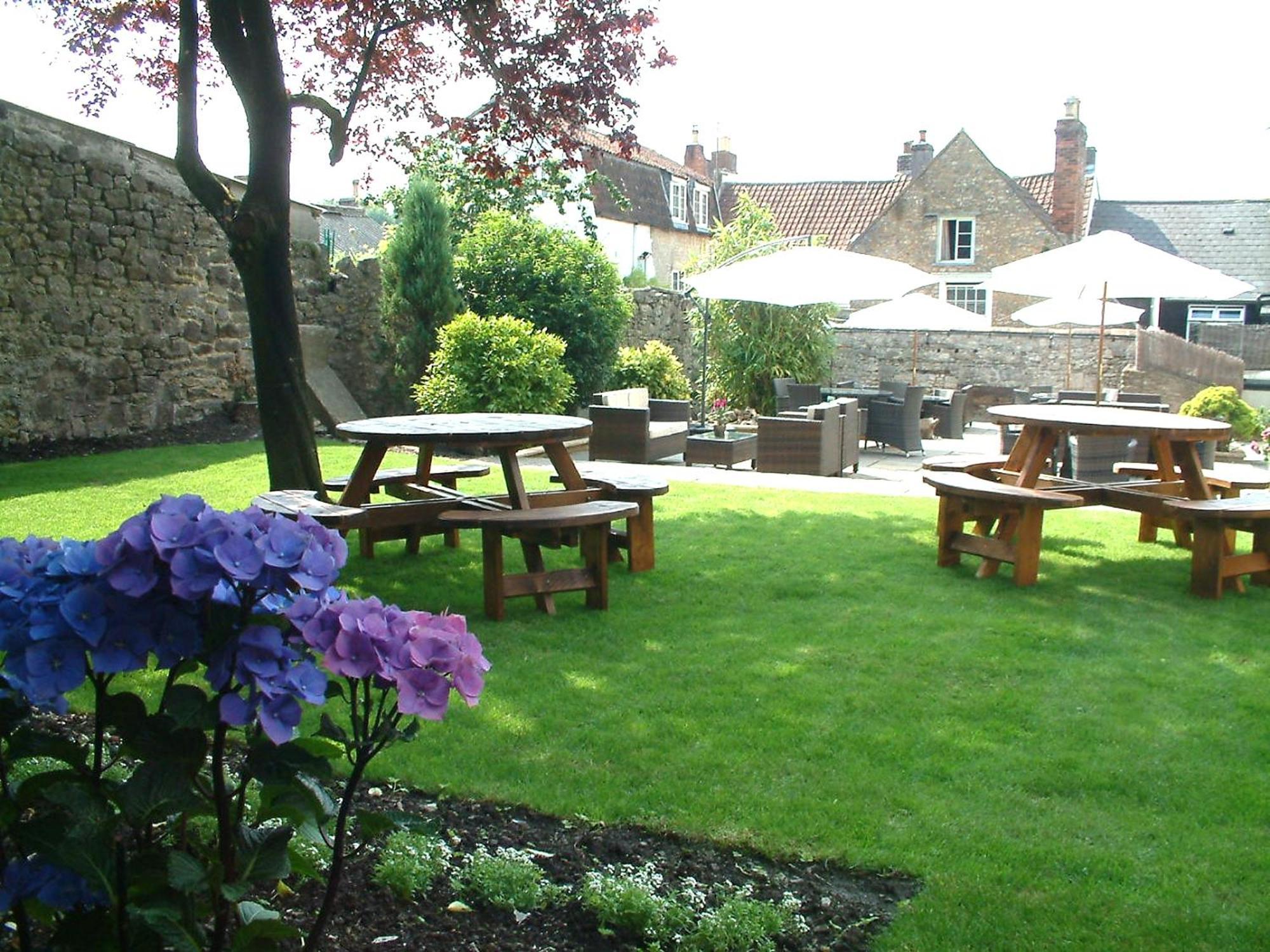 The George At Nunney Hotell Exteriör bild