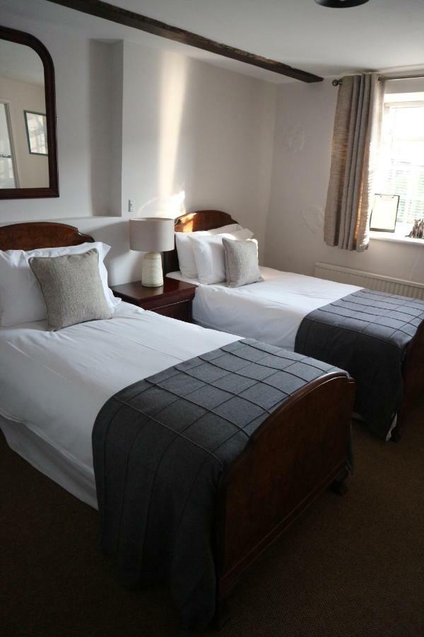 The George At Nunney Hotell Exteriör bild