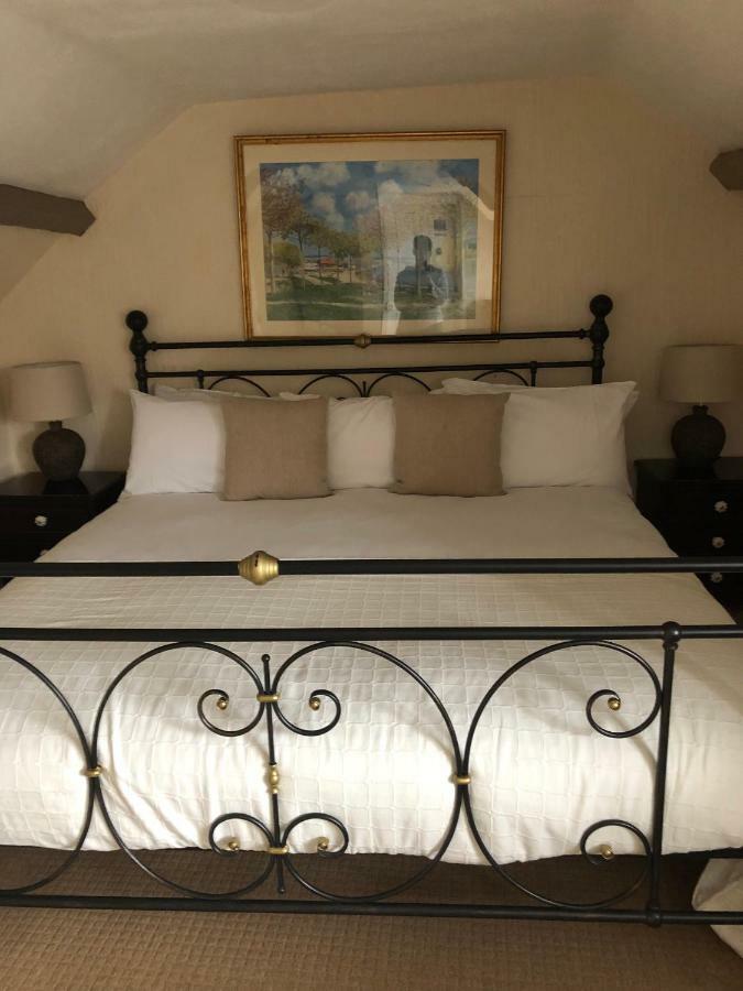 The George At Nunney Hotell Exteriör bild