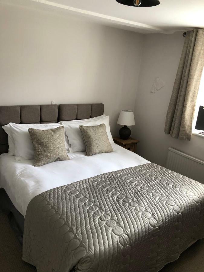 The George At Nunney Hotell Exteriör bild