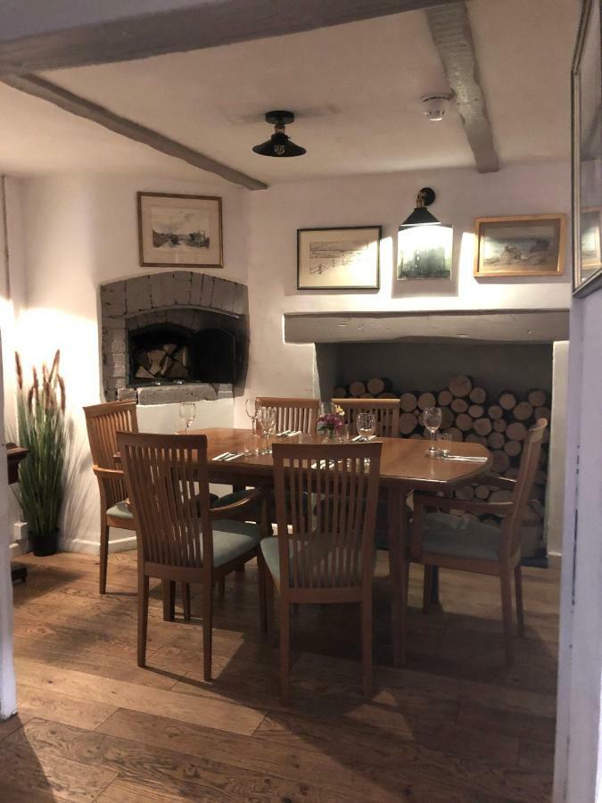 The George At Nunney Hotell Exteriör bild